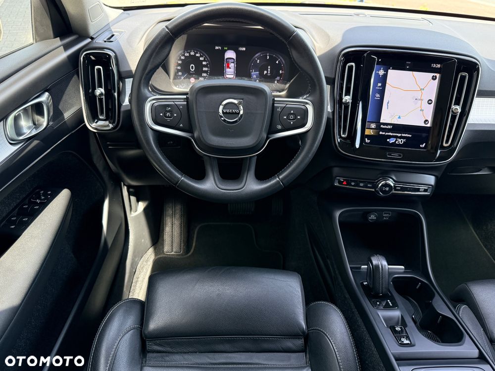 Volvo XC 40 D4 AWD Geartronic Momentum Pro - 18