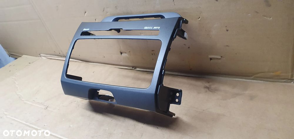 Ramka dekor radia konsoli Kia Sportage III U09781-3810 - 3