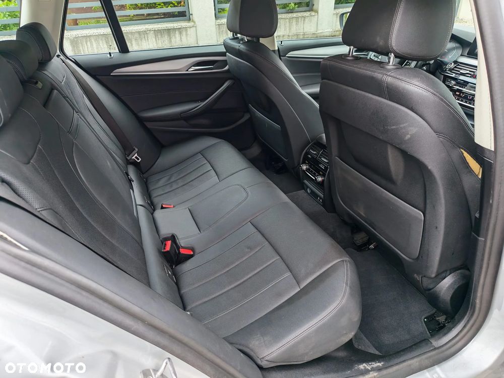 BMW Seria 5 530d xDrive mHEV - 10