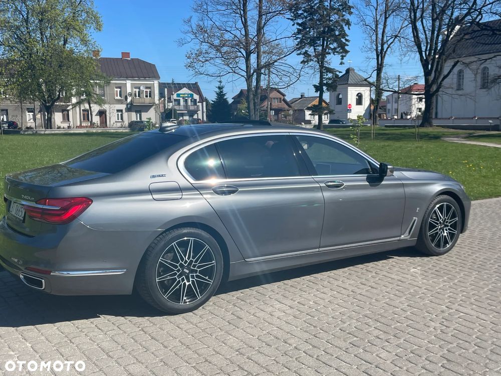 BMW Seria 7 740Le iPerformance - 19