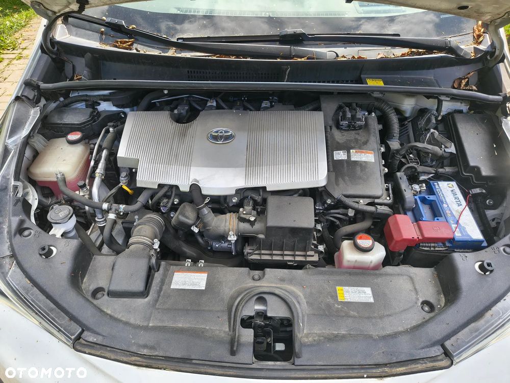 Toyota Prius (Hybrid) - 13