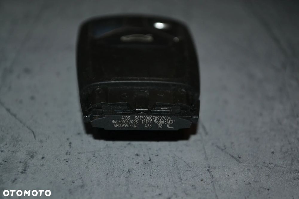 AUDI A4 B9 A5 8W ORYGINALNY KLUCZYK PILOT 4M0959754T - 3
