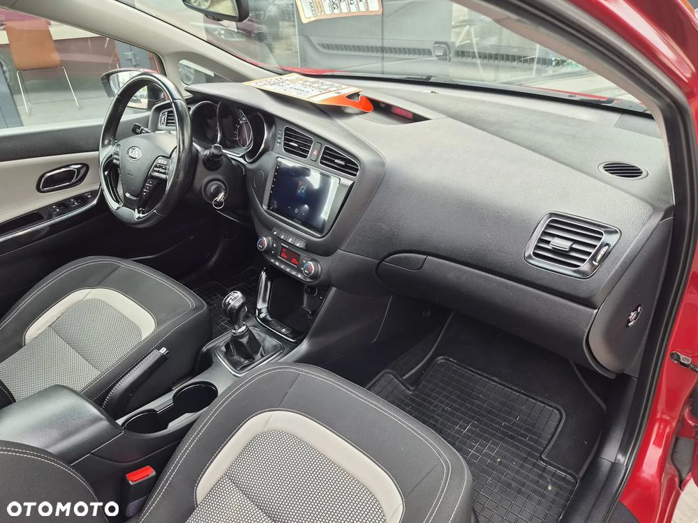 Kia Ceed 1.6 CRDi ISG Vision - 17