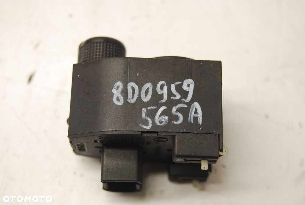 PRZEŁĄCZNIK REGULACJI LUSTEREK 8D0959565A AUDI A3 8L - 3