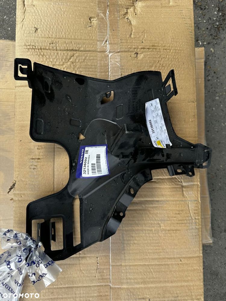 volvo xc40 c40 2022- ślizg zderzaka lewy przód 32136092 - 2