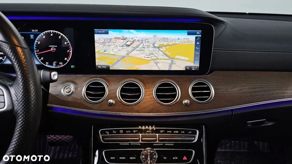 Mercedes-Benz Klasa E 300 9G-TRONIC Exclusive - 10