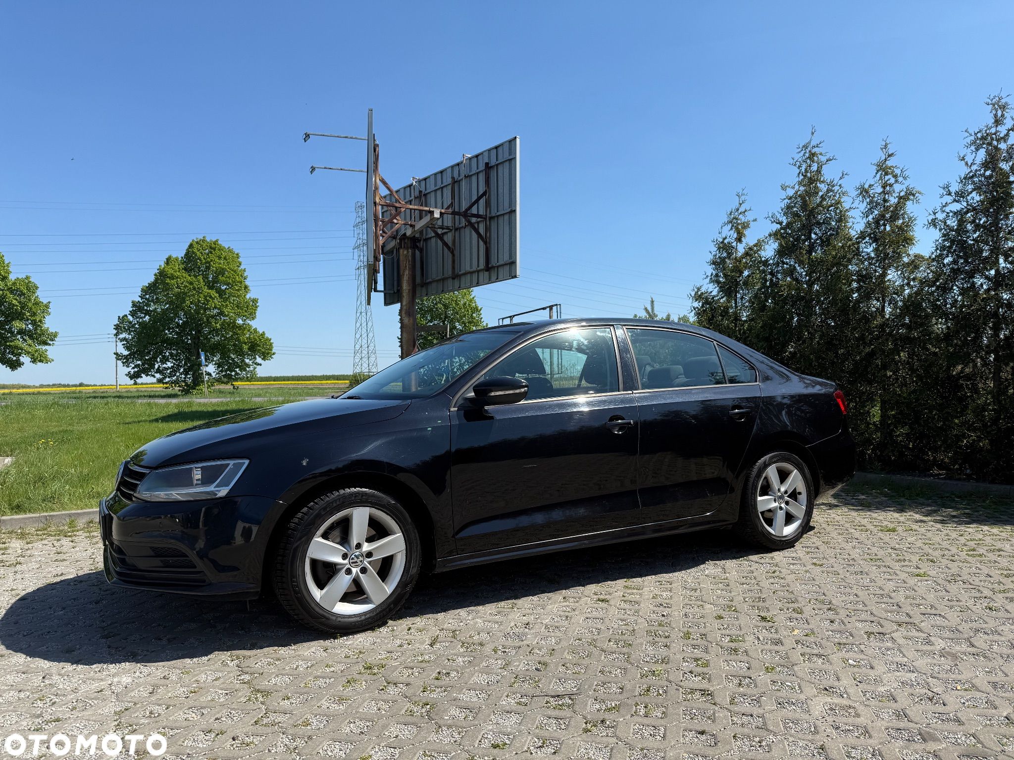 Volkswagen Jetta - 1