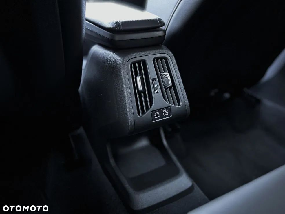 BMW Seria 2 223 xDrive mHEV - 32