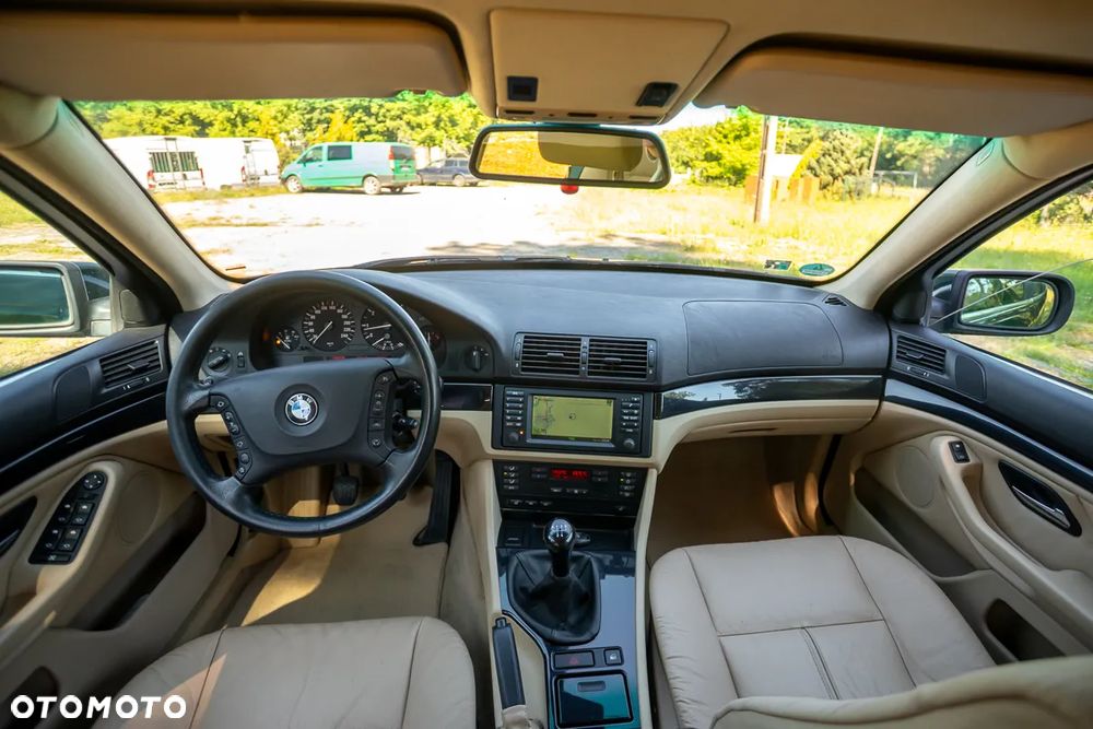 BMW Seria 5 525d Touring - 29
