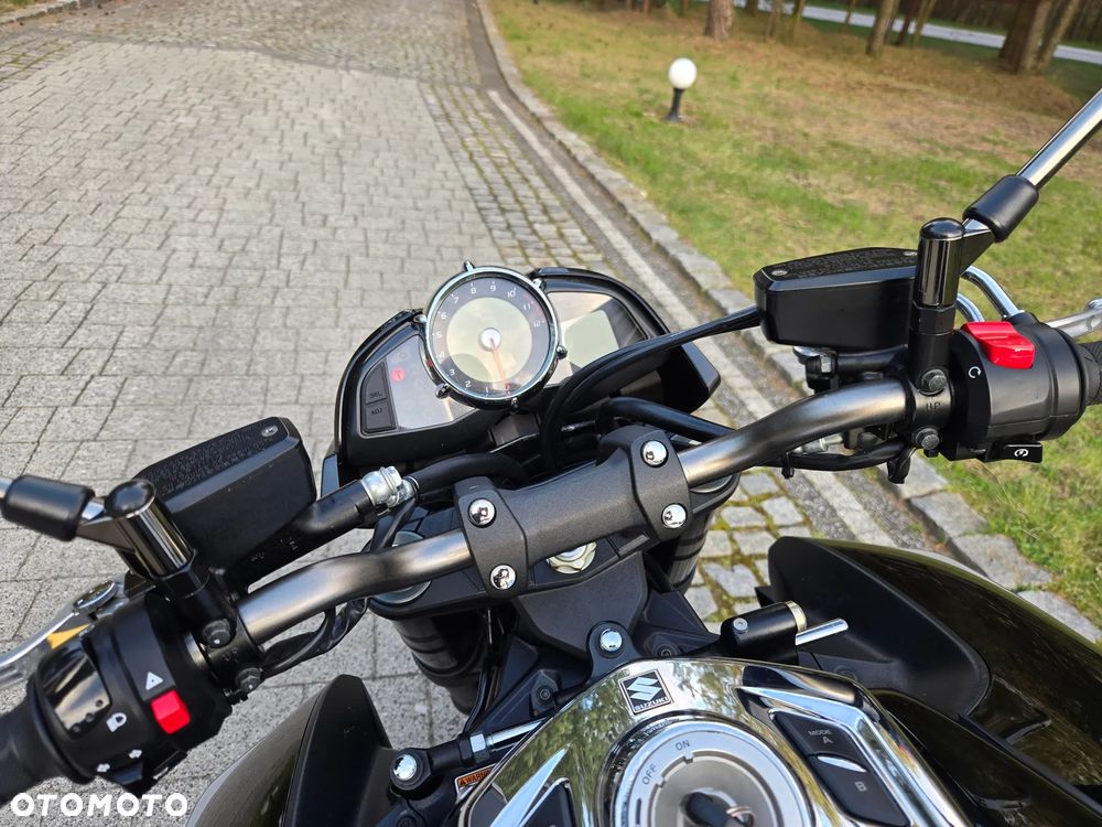 Suzuki GSX - 21