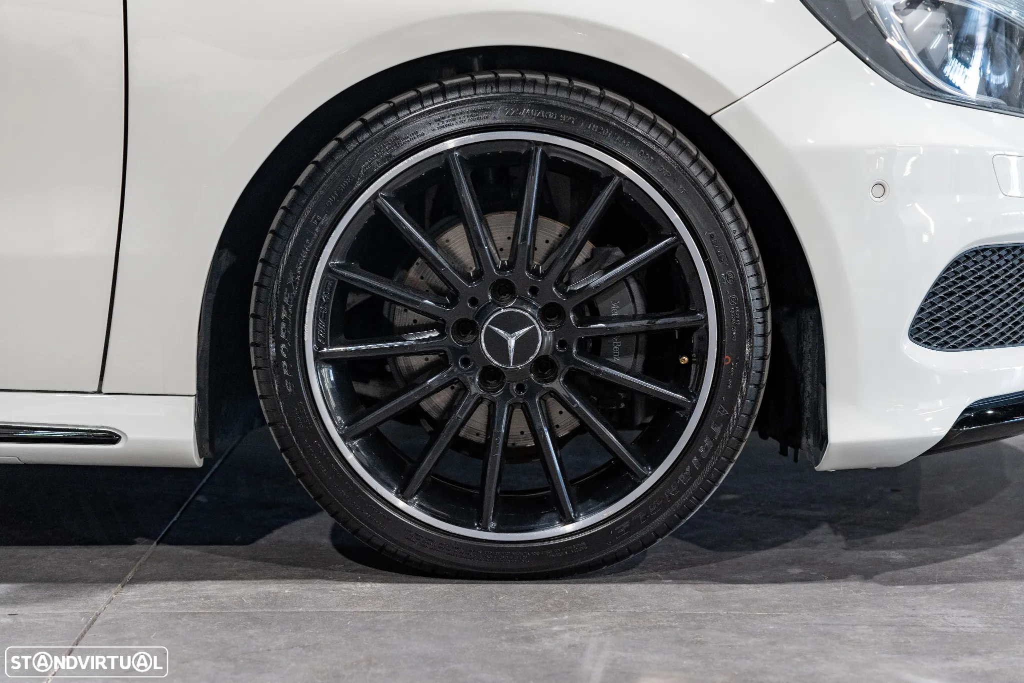Mercedes-Benz A 180 7G-DCT AMG Line - 45