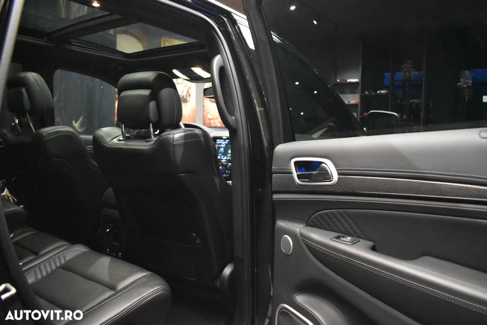 Jeep Grand Cherokee - 21