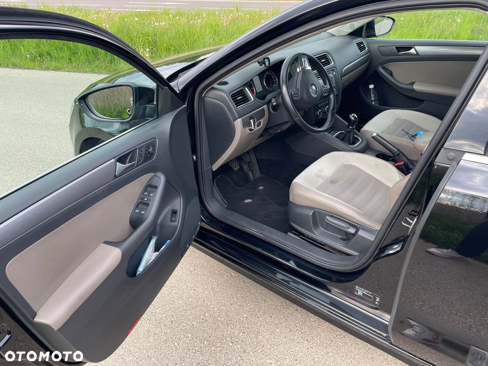 Volkswagen Jetta 2.0 TDI Highline - 15