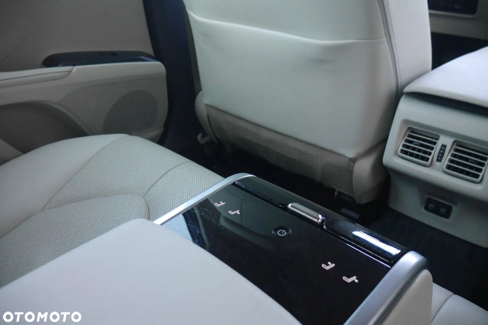 Toyota Camry 2.5 Hybrid Executive CVT - 11