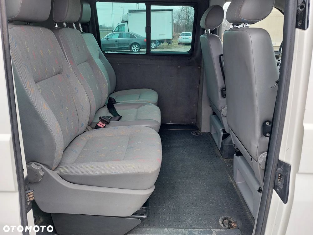 Volkswagen Transporter - 11