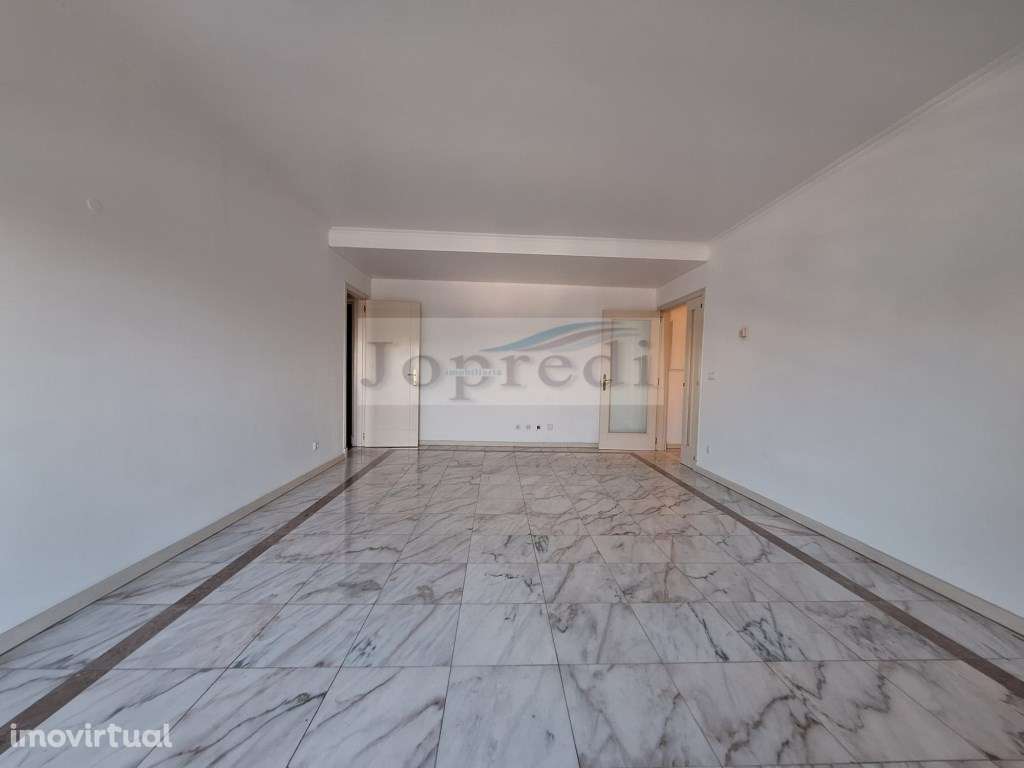 Apartamento T2 c/ parqueamento no edifício Twin Towers em Lisboa - Grande imagem: 2/18