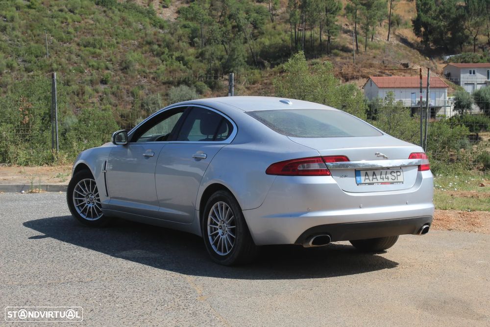 Jaguar XF 2.7 V6 Luxury - 1