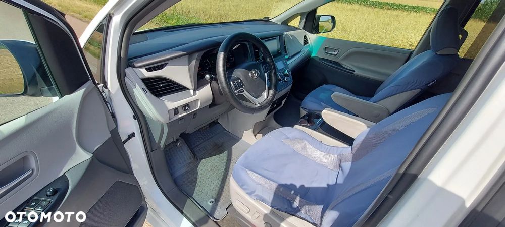 Toyota Sienna 3.5 V6 - 12