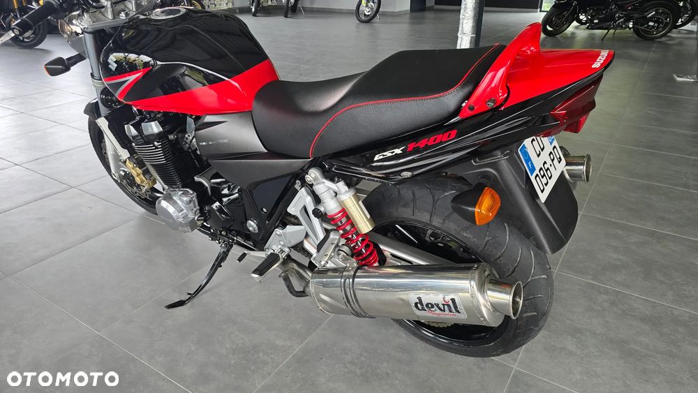 Suzuki GSX - 17