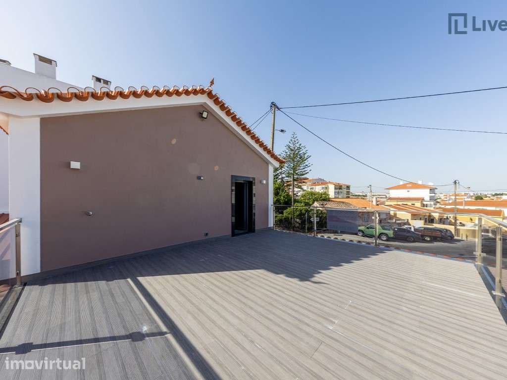 Moradia renovada com jardim e terraço - Praceta Miguel Lupi - Grande imagem: 4/33