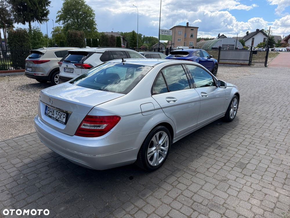 Mercedes-Benz Klasa C 180 CGI BlueEff Avantgarde - 40