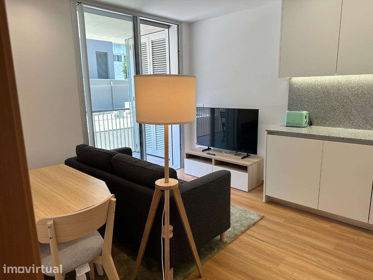 Fantástico Apartamento T0 Novo, mobilado e completamente equipado - Grande imagem: 2/22