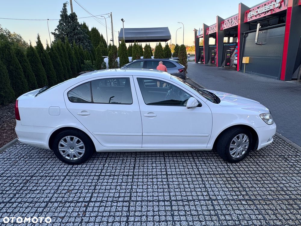 Skoda Octavia 1.6 Ambiente - 8
