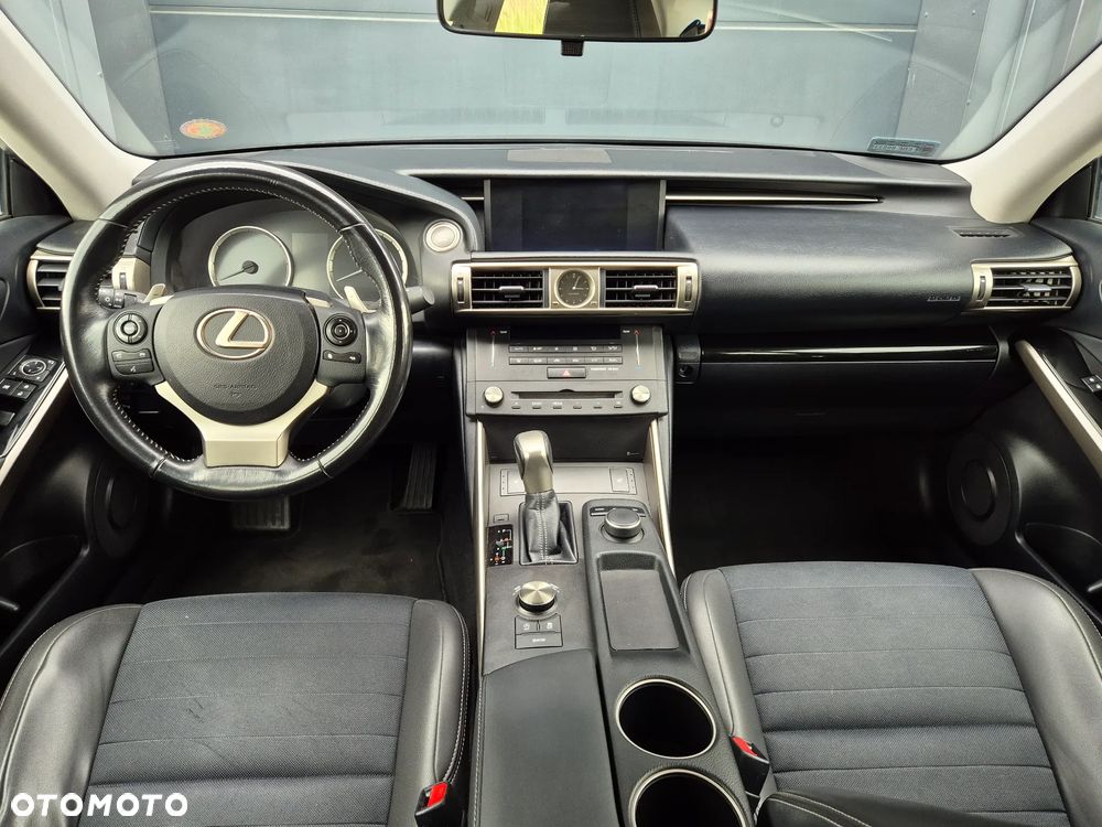 Lexus IS - 16
