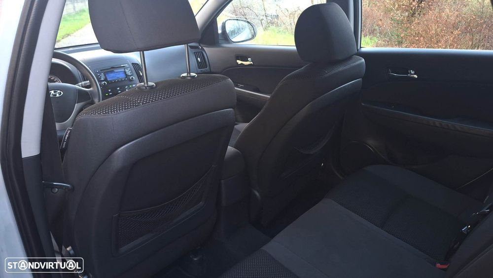 Hyundai i30 CW 1.4 CVVT Blue Comfort - 23