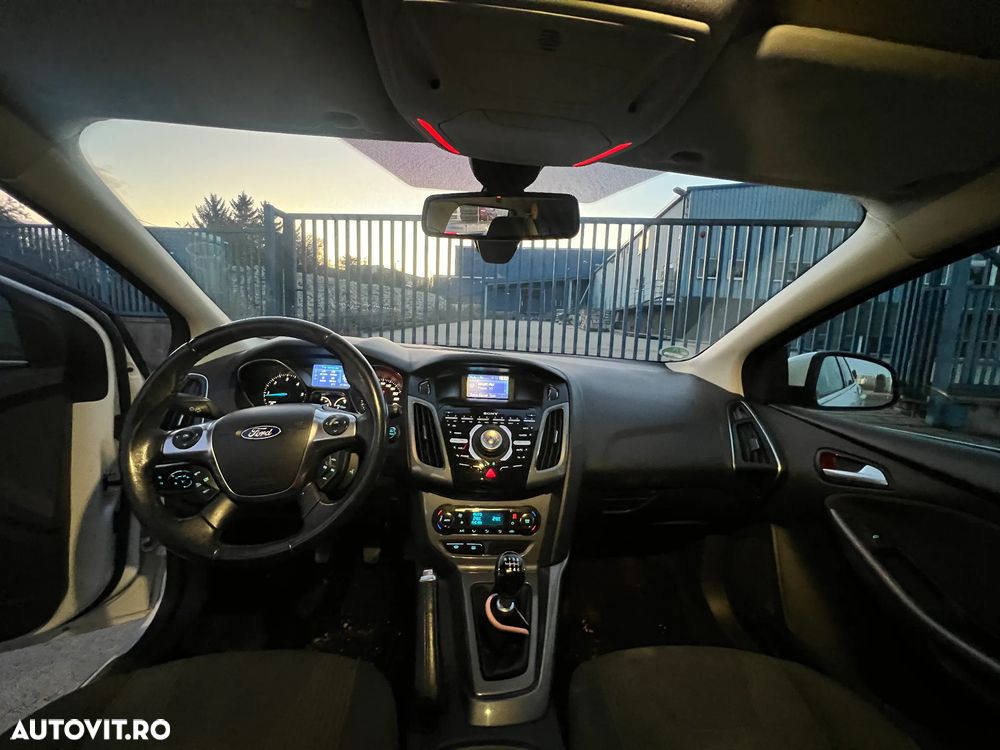 Ford Focus 2.0 TDCI DPF Titanium - 11