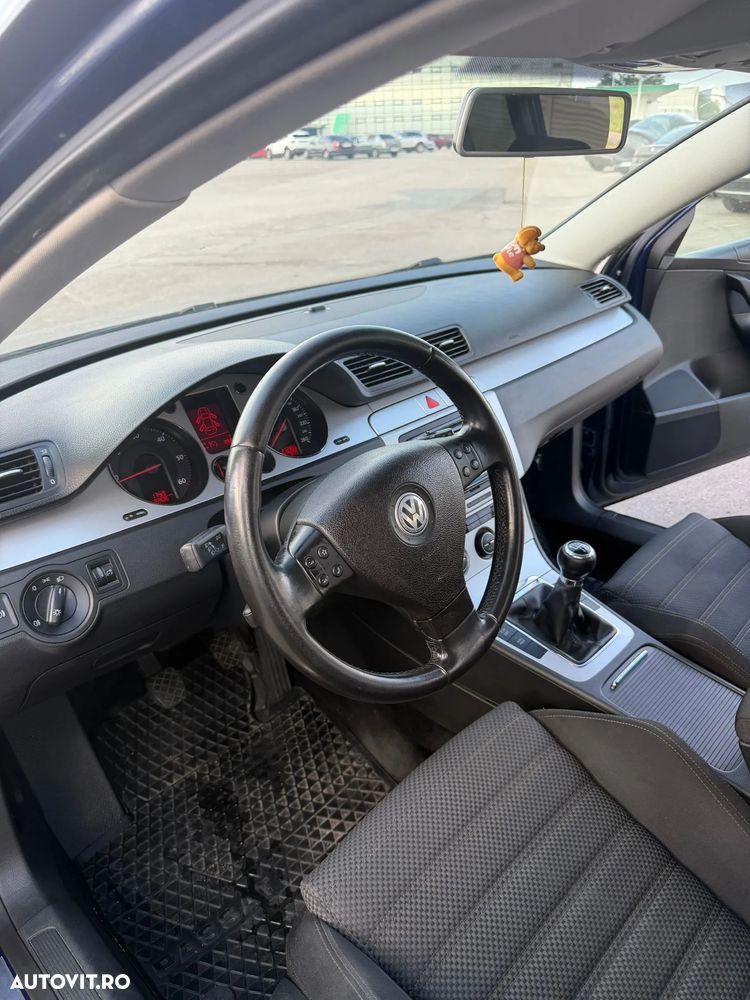 Volkswagen Passat 2.0 TDI Trendline DPF 4Motion - 12