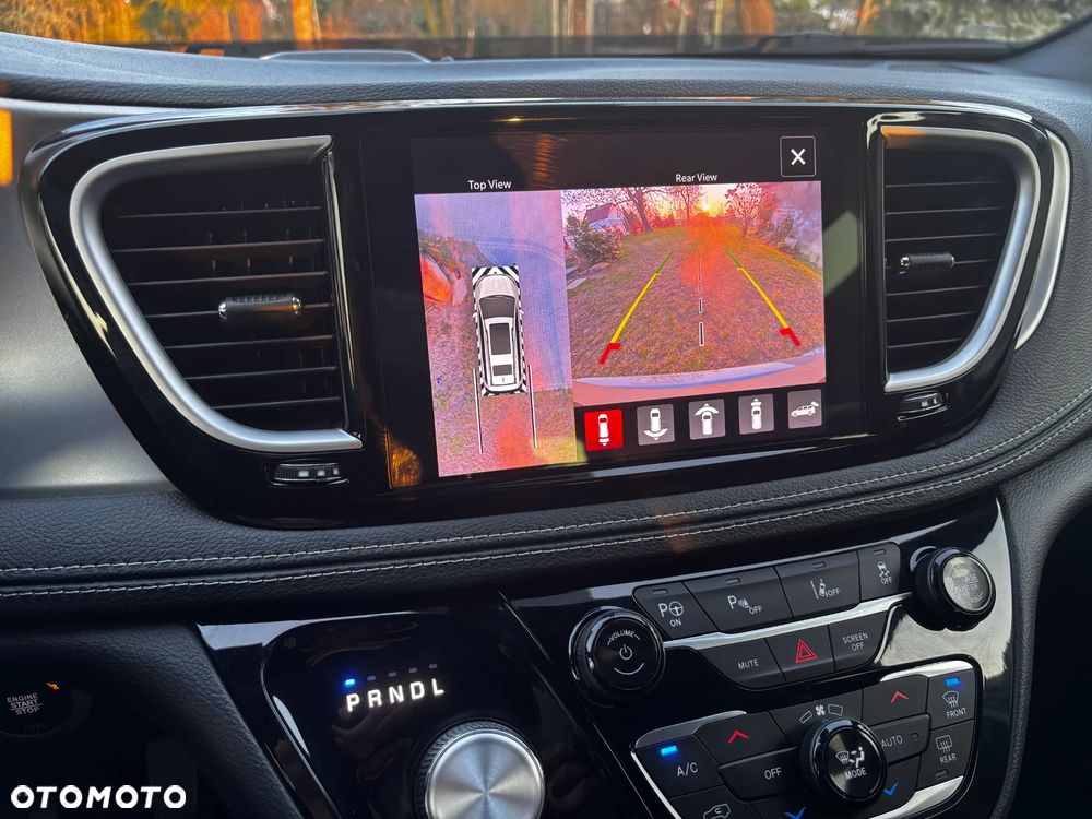 Chrysler Pacifica - 8