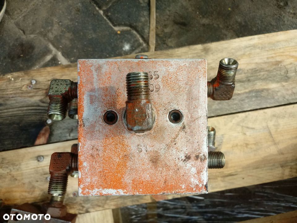 Kostka Daewoo DL220 zawór rozdzielacz hydrauliczny [1039] - 3