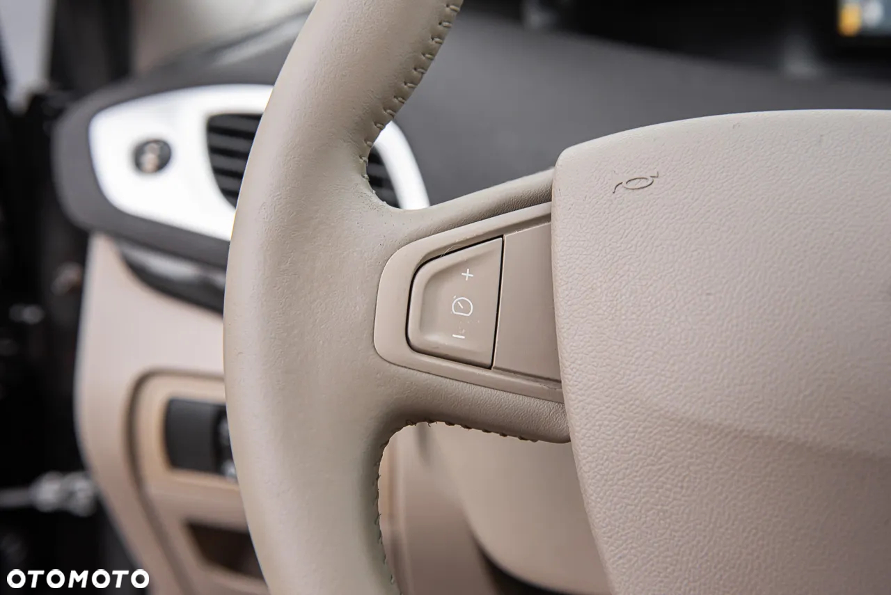 Renault Grand Scenic - 19