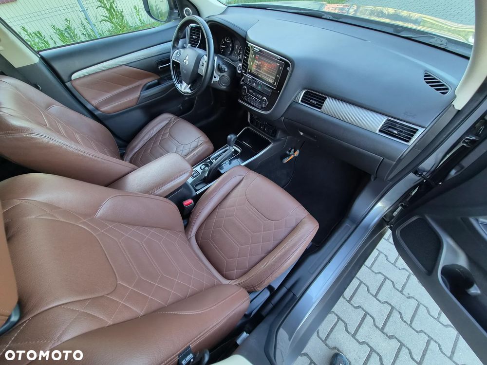 Mitsubishi Outlander - 30
