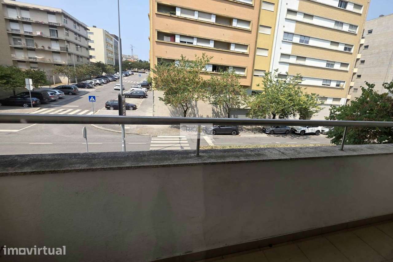 Apartamento T2+1 no Castelo da Maia à estação de Metro e Ismai. - Grande imagem: 3/19