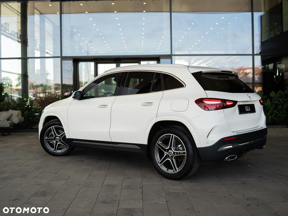 Mercedes-Benz GLA - 8