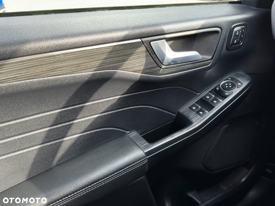 Ford Kuga - 24