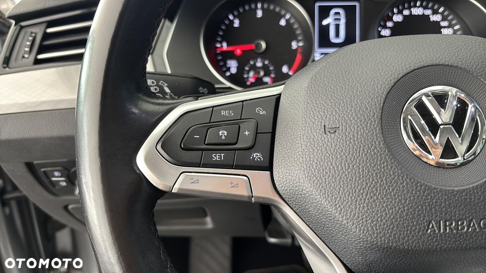 Volkswagen Passat - 23