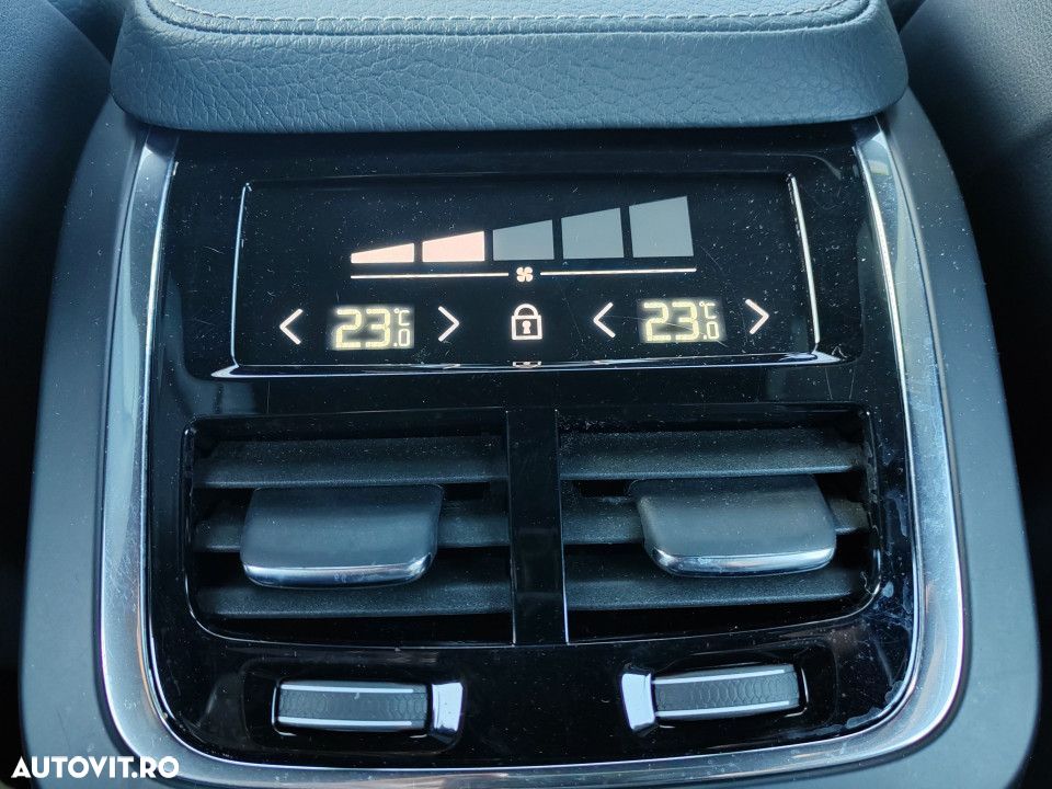 Volvo XC 90 T8 AWD Twin Engine Geartronic Momentum - 11