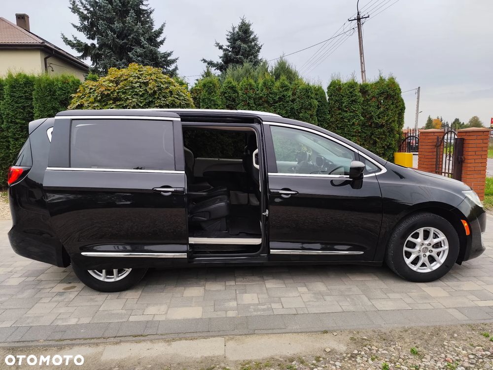 Chrysler Pacifica - 33