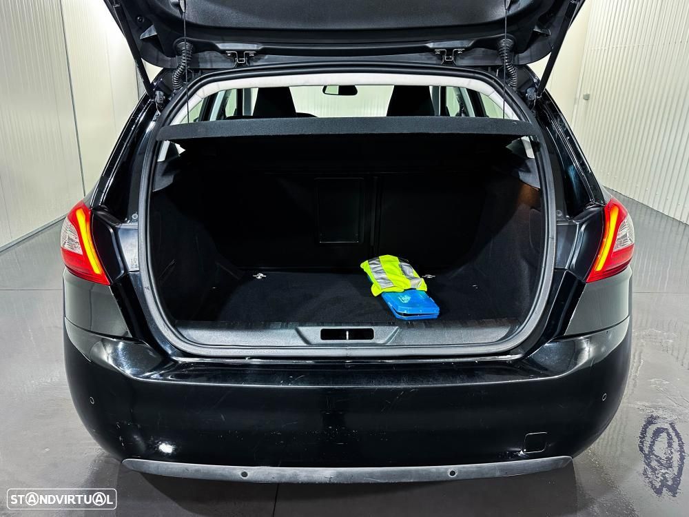 Peugeot 308 1.2 PureTech Allure - 56
