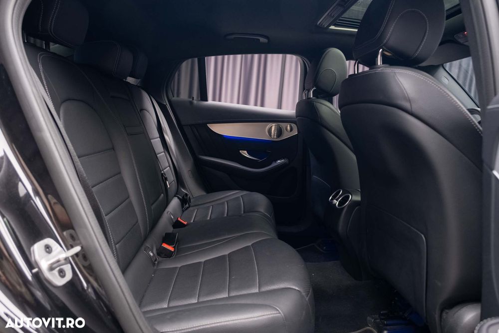 Mercedes-Benz GLC Coupe 300 4MATIC MHEV - 17
