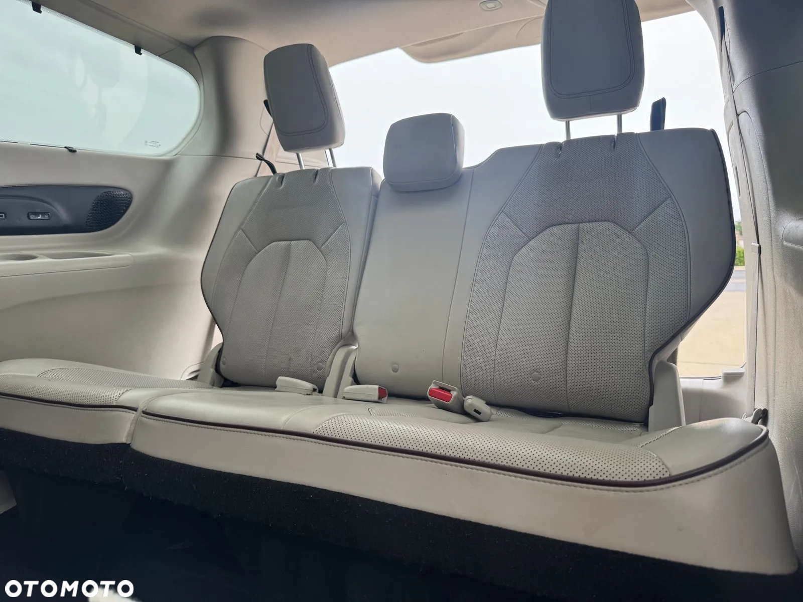 Chrysler Pacifica - 8