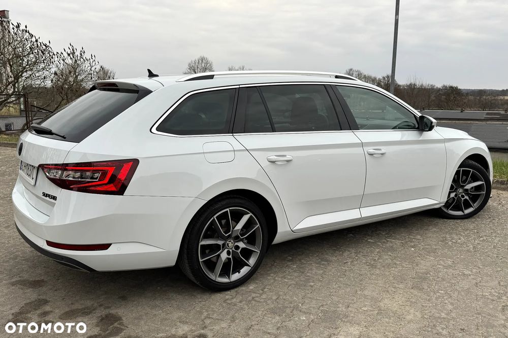 Skoda Superb 2.0 TDI Sportline - 8