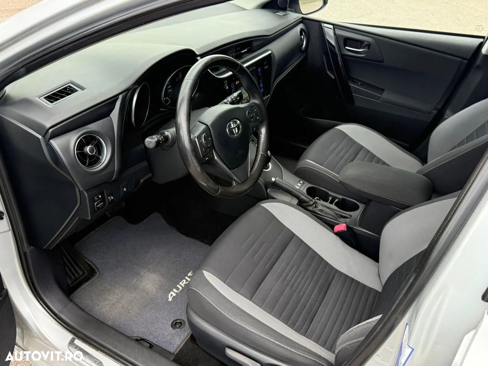 Toyota Auris 1.8 L VVT-i Sol + - 6