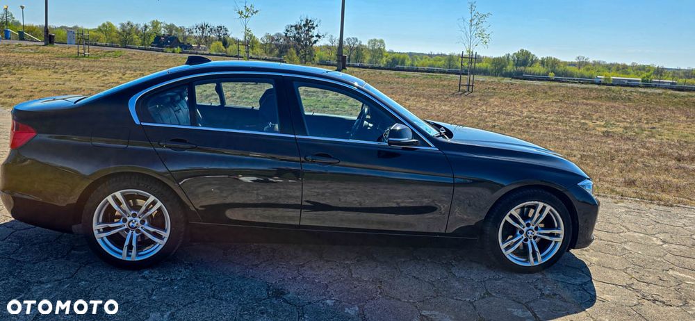 BMW Seria 3 328i Luxury Line - 4