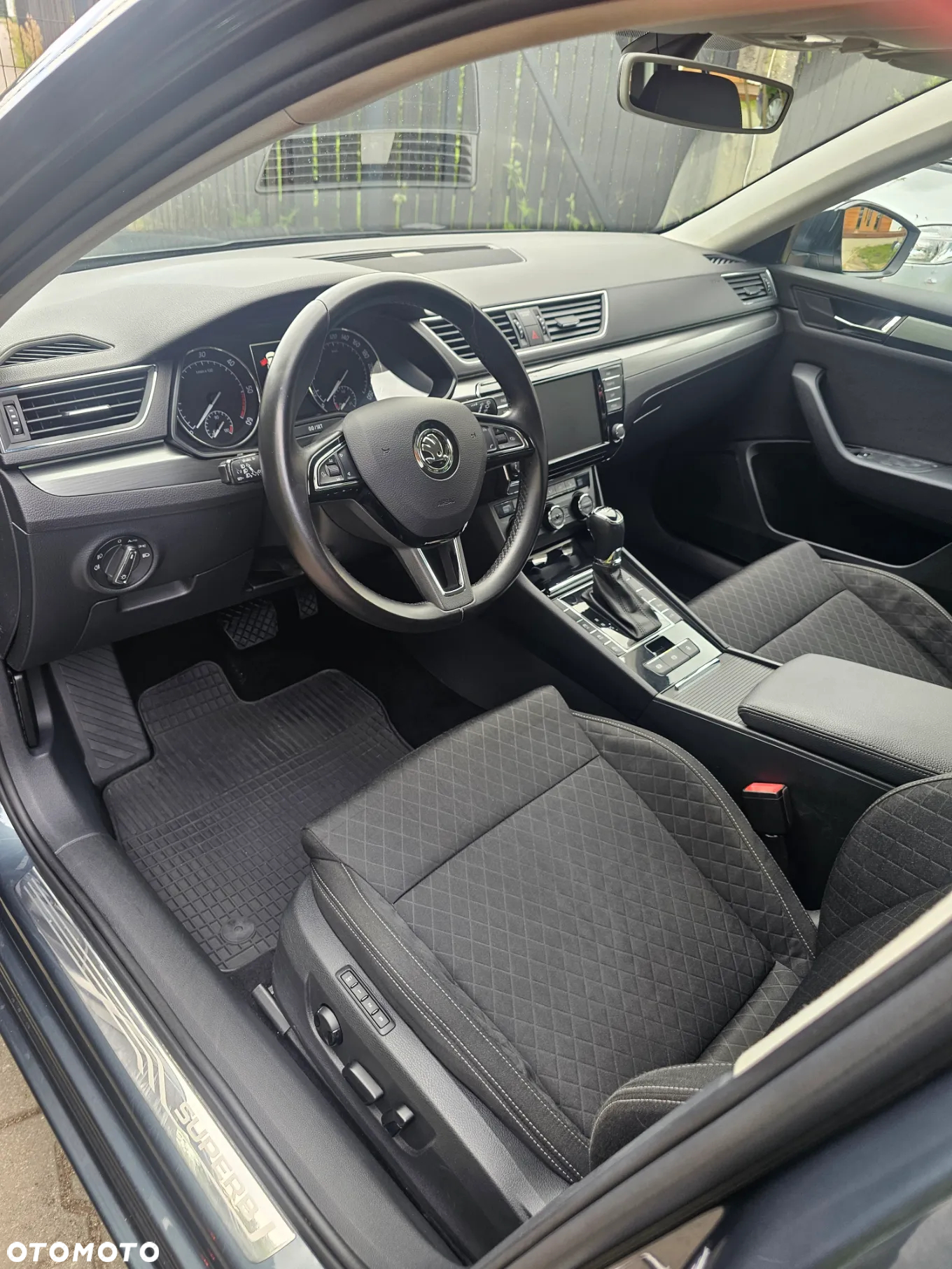 Skoda Superb 2.0 TDI DSG Premium Edition - 10