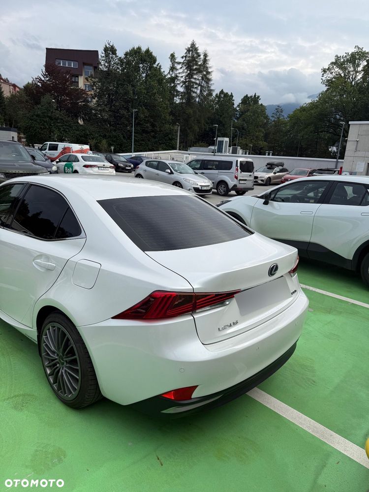 Lexus IS 300h Business Edition - 13