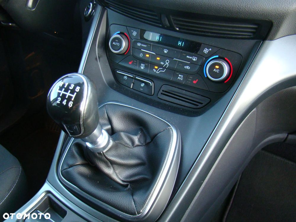 Ford Kuga 1.5 EcoBoost TITANIUM - 38